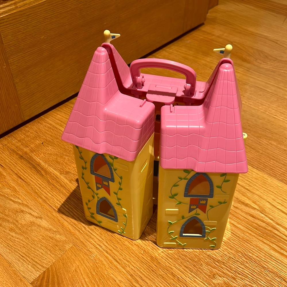 Peppa pig castle for a magical adventure
